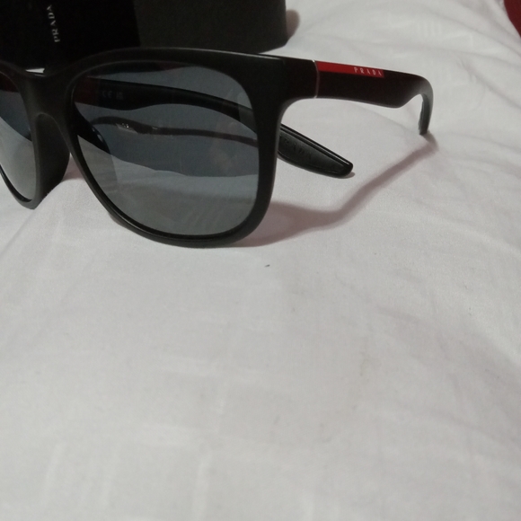 Men's Prada Sunglasses, with cleaning cloth & case. - Picture 9 of 10